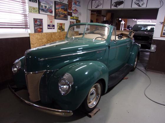 Cars - 1940 Ford Deluxe Chevy crate motor 350 265 hp 100 Miles