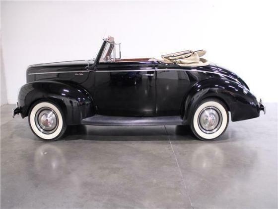 1940 Ford Deluxe V-8 Manual Gasoline Convertible