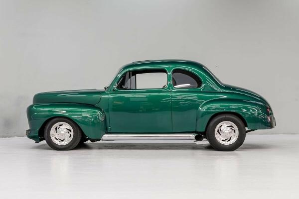 1947 Ford Other Deluxe Street Rod 350 5 SPD Manual