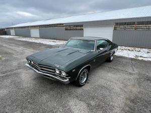 1969 Chevrolet Chevelle SS396 dark green with chrome accents