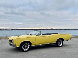 1966 Pontiac GTO Convertible Tri Power 4 Speed sounds awesome