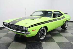 1971 Dodge Challenger R/T 426 Hemi Tribute bold and coordinated presence
