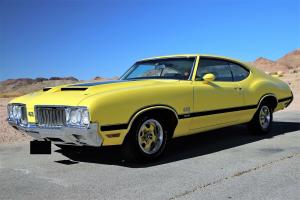 1970 Oldsmobile 442 442 W-30 performance option Sebring Yellow with White interior