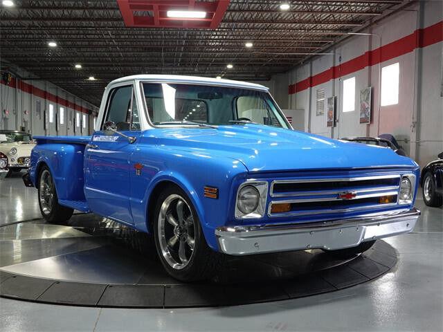 Cars - 1967 Chevrolet C10 two tone White and Blue beautiful show quality