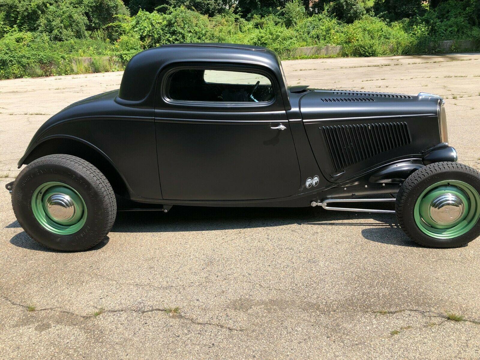 Cars - 1934 Ford Model 40 3 window coupe