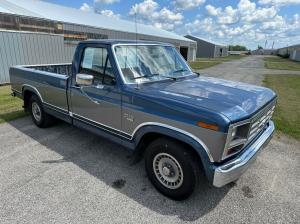 1986 Ford F150 XLT Lariat Two-Tone Blue&Silver