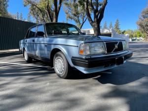 1990 Volvo 240 DL $7600